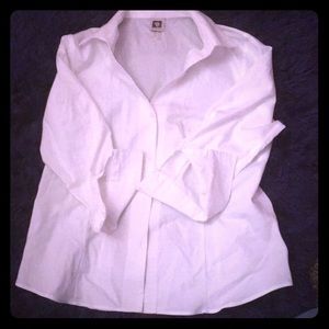 White medium sleeve dress shirt